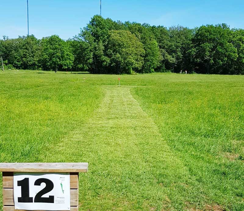 Featured image for “Veckans tips: fotbollsgolf med doft av nyklippt gräs, fairway med ängsblommor, och förhoppningen om personligt rekord…”